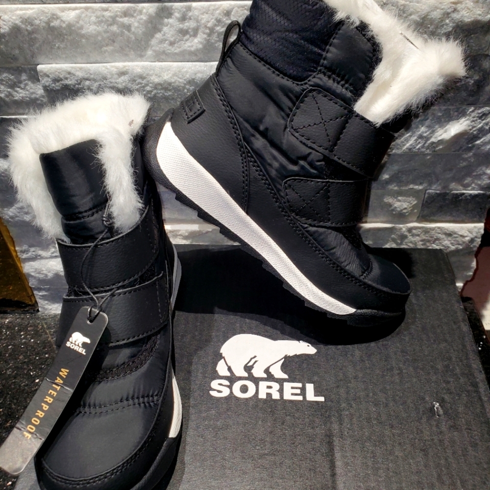 Brand new Sorel Whitney II strap boot